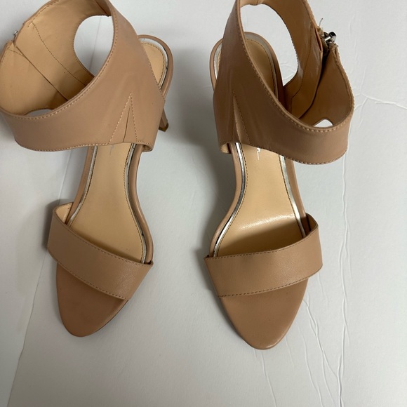 Jessica Simpson zippered tan heels size 8 - Picture 8 of 10